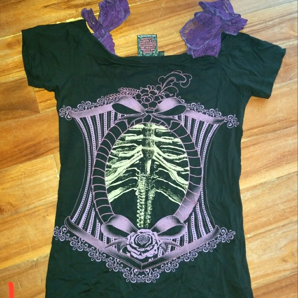 Brand new too fast brand tshirt